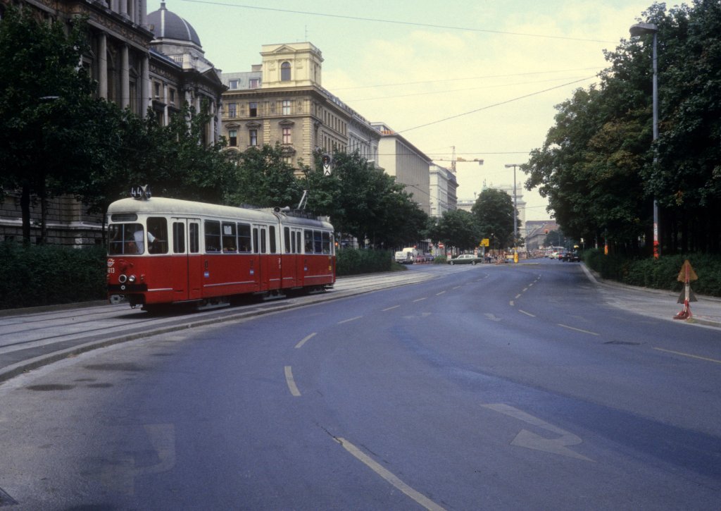 Wien WVB SL 44 (E 4613) Universittsstrasse im August 1994.