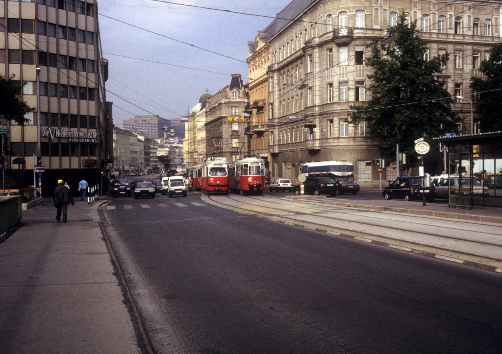 Wien WVB SL 5 (E1 4702) / SL 31/5 (E1 4813) Alserbachstrasse / Rossauer Lnde / Spittelauer Lnde / Friedensbrcke im August 1994.