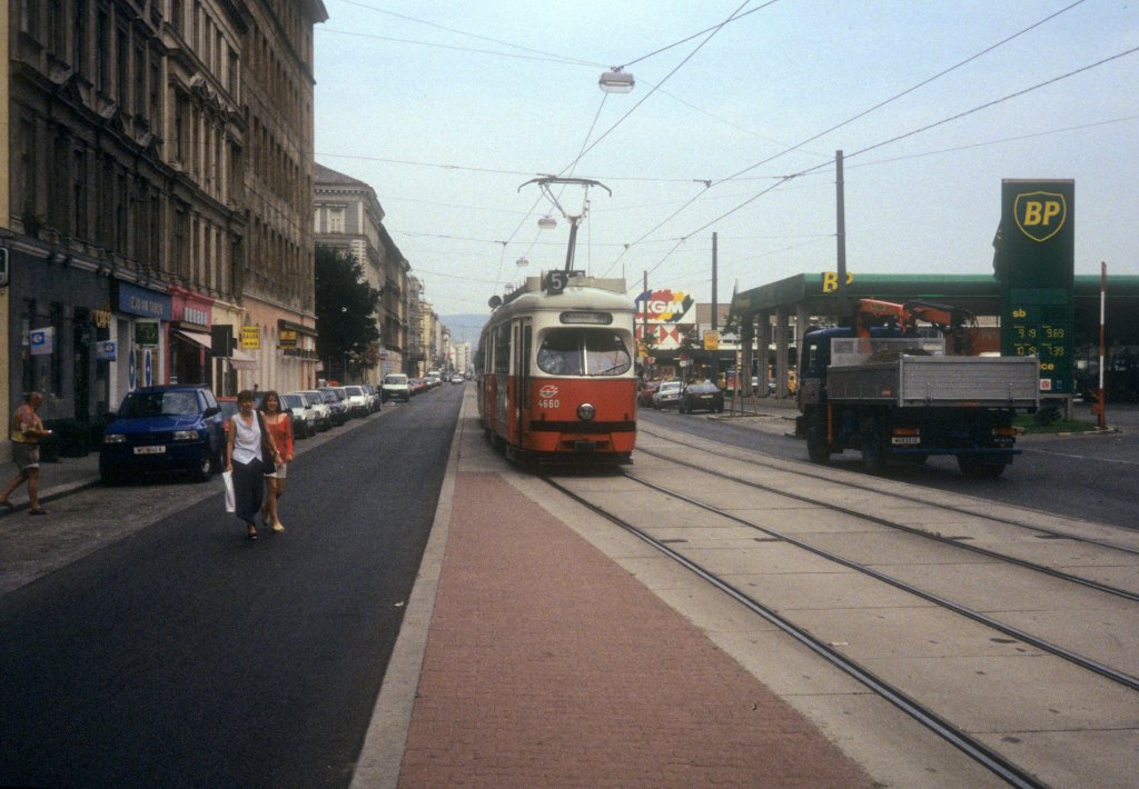 Wien WVB SL 5 (E1 4660) Nordwestbahnstrasse / Taborstrasse im August 1994.