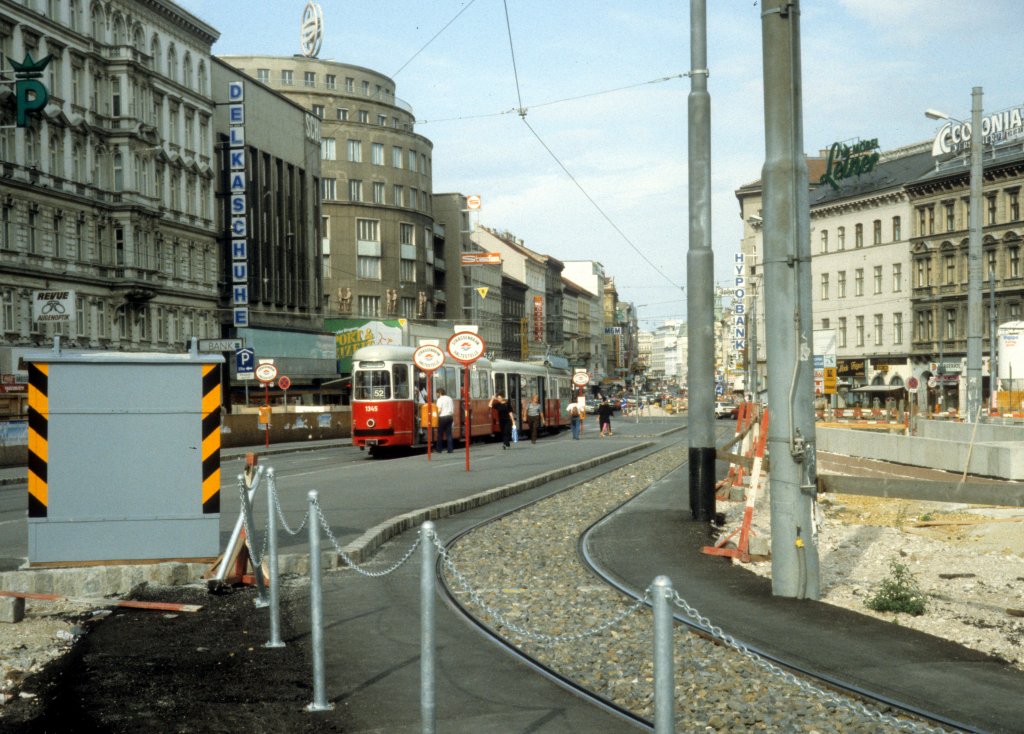 Wien WVB SL 52 (c4 1345) Mariahilfer Strasse / Kaiserstrasse im Juli 1992.