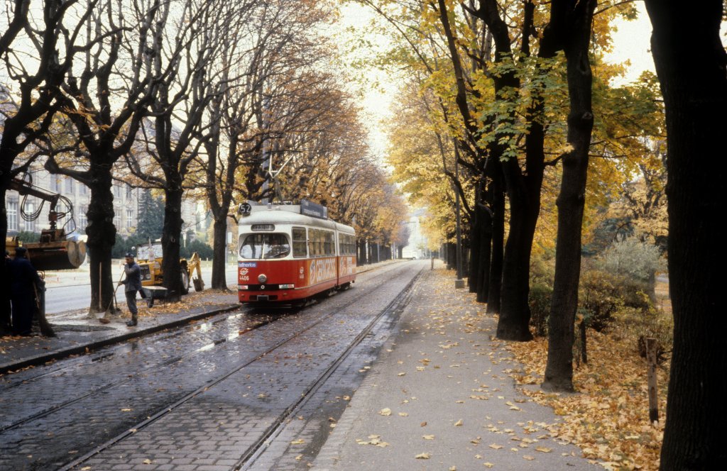 Wien WVB SL 52 (E 4406) Mariahilfer Strasse / Auer-Welsbach-Park im Oktober 1979.
