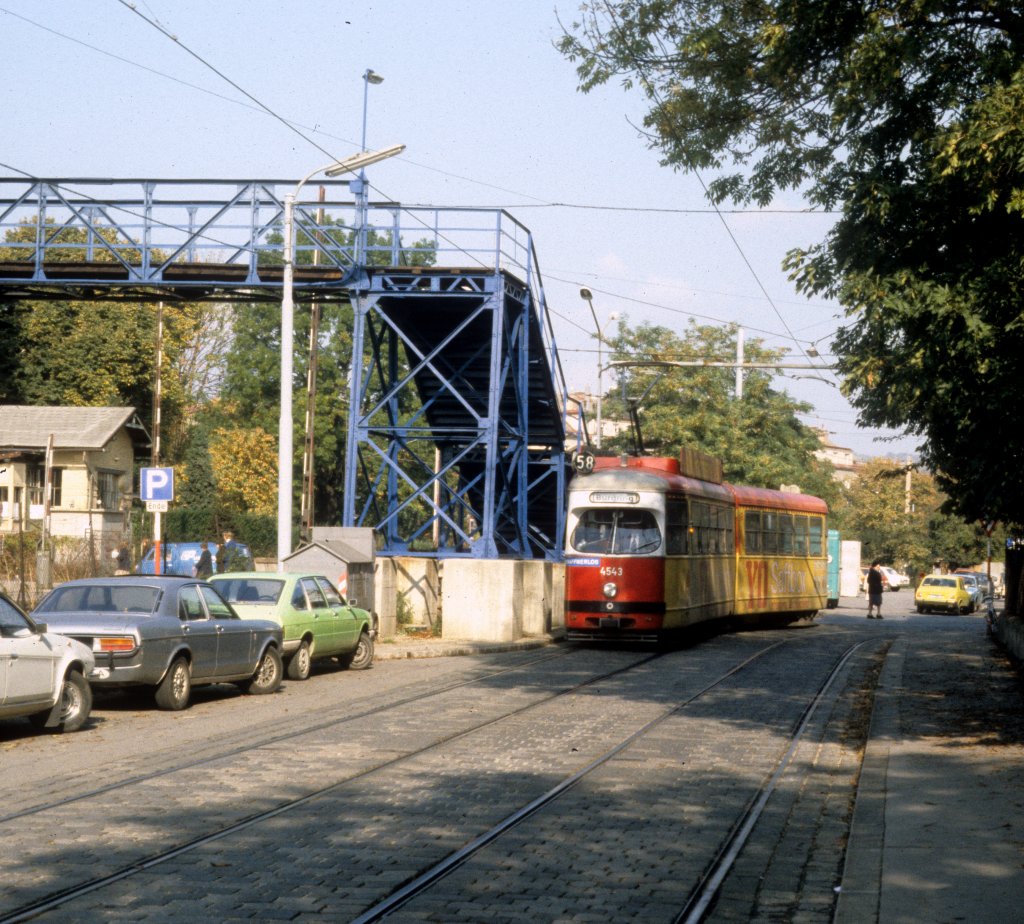 Wien WVB SL 58 (E1 4543) Unter St. Veit, Hummelgasse / Hietzinger Hauptstrasse im Oktober 1978.