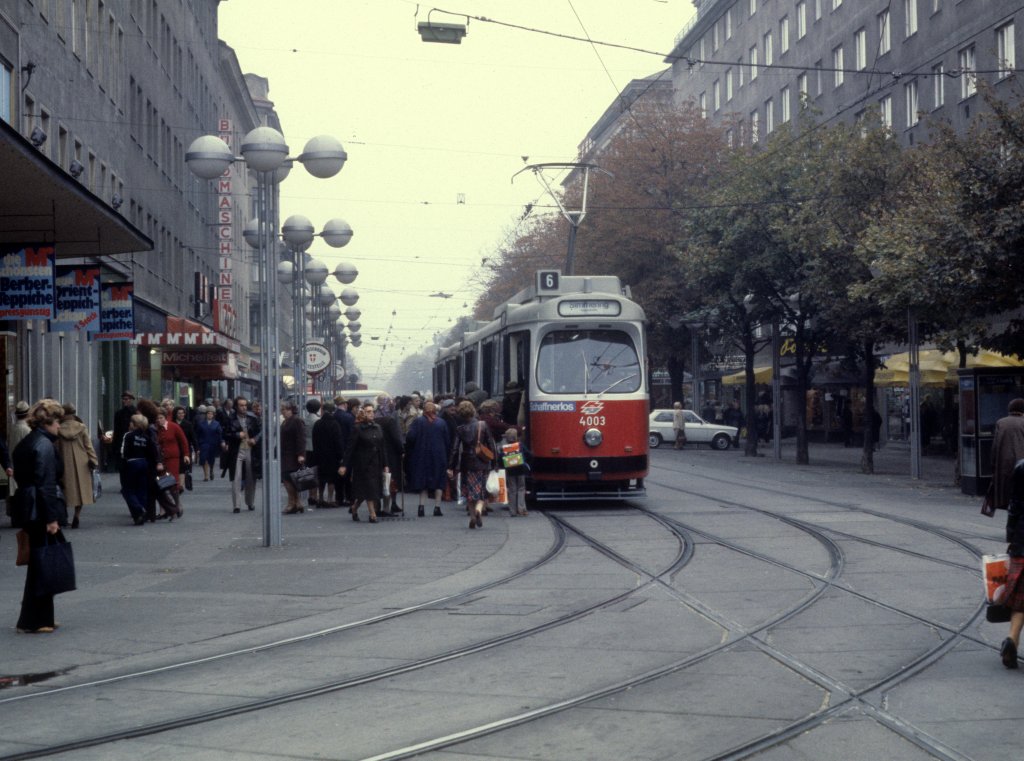 Wien WVB SL 6 (E2 4003) Quellenstrasse / Favoritenstrasse im Oktober 1978.