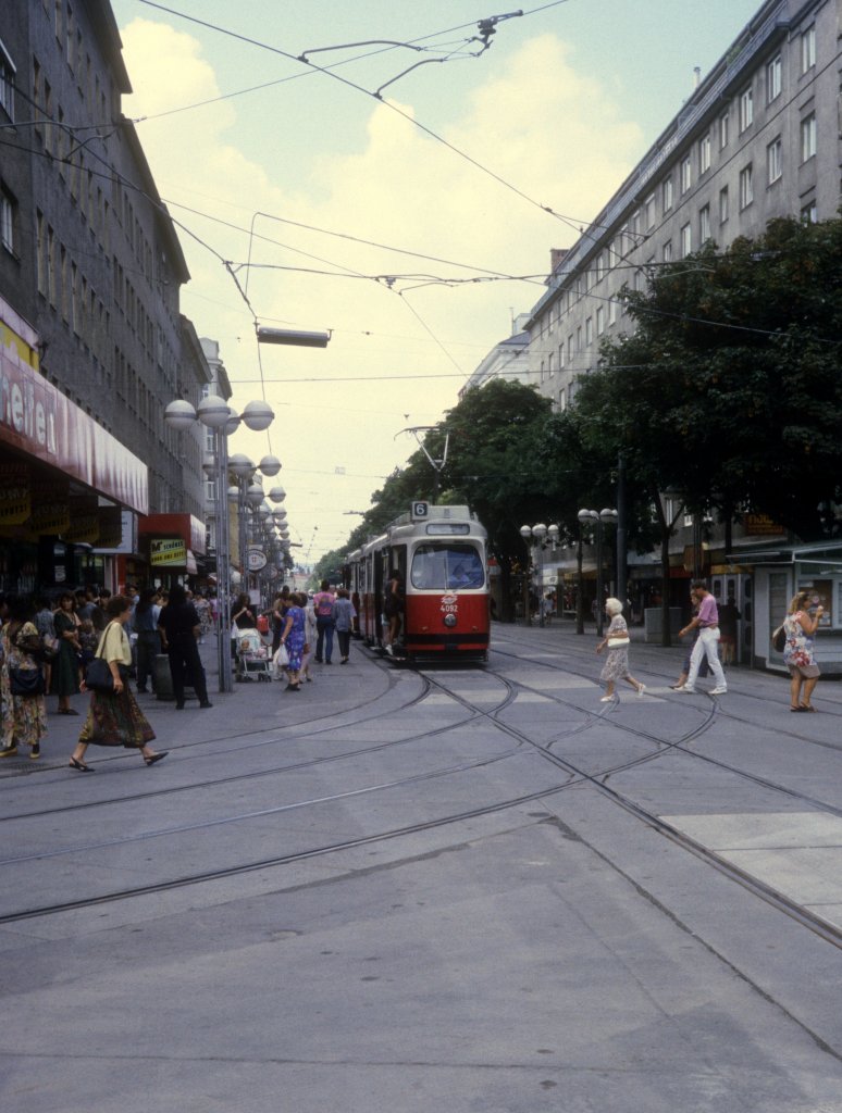 Wien WVB SL 6 (E2 4092) Quellenstrasse / Favoritenstrasse im August 1994.
