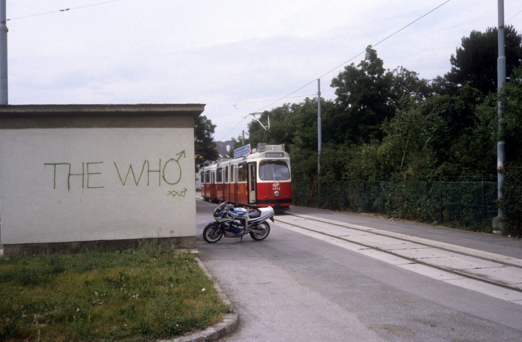 Wien WVB SL 60 (E2 4042) Rodaun (Endstation) im Juli 1992.