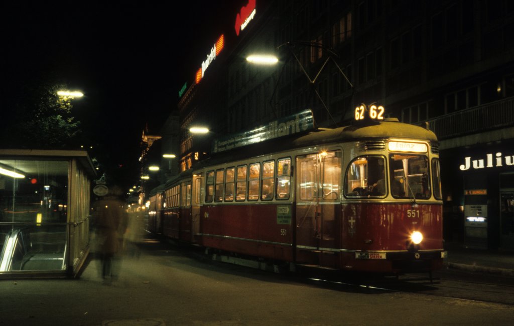 Wien WVB SL 62 (L 551) Krntner Ring / Krntner Strasse / Oper im Oktober 1979.  