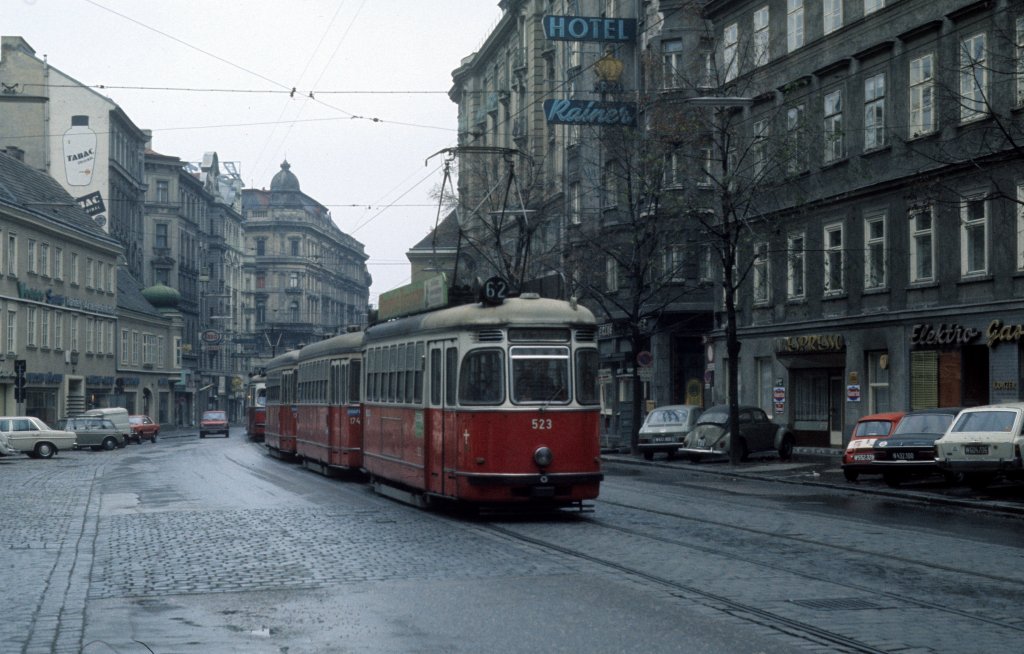 Wien WVB SL 62 (L4 523) Wiedner Hauptstrasse am 2. November 1975.