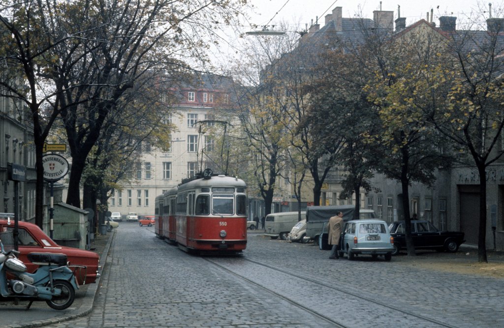 Wien WVB SL 62 (L4 550) Drfelstrasse am 2. November 1975.