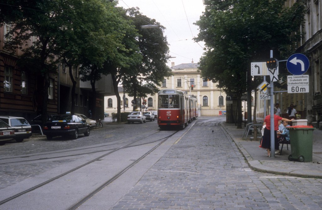 Wien WVB SL 64 (c5 1428 + E2 4028) Drfelstrasse / Eichenstrasse im Juli 1992.