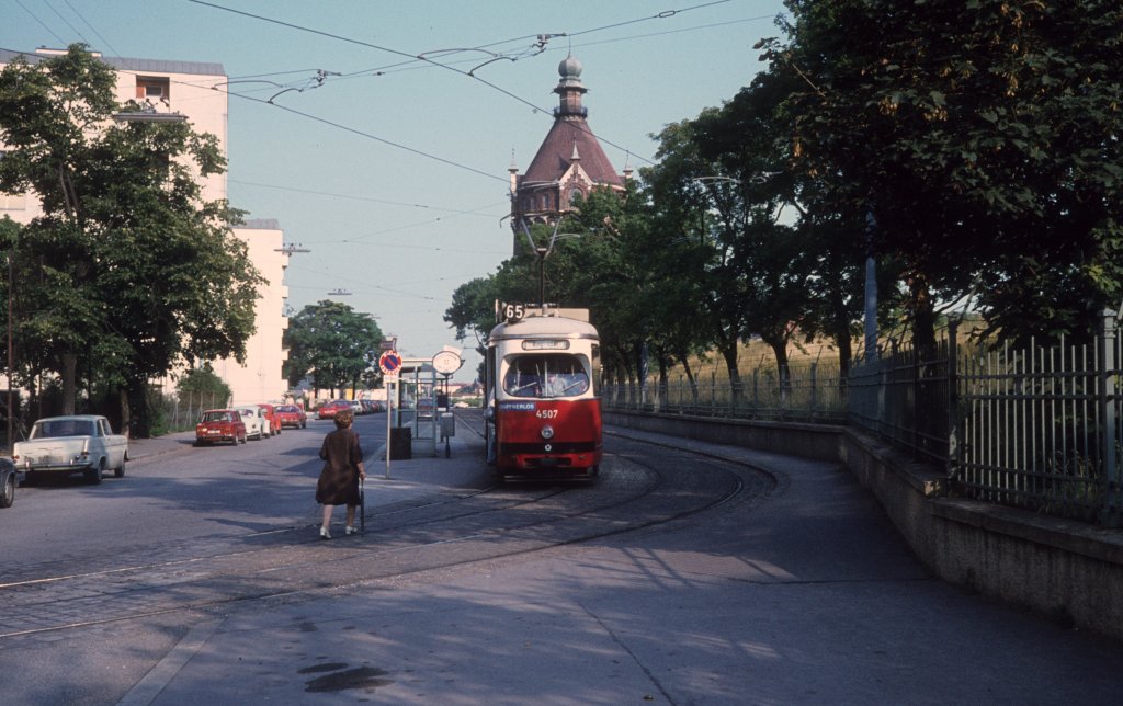Wien WVB SL 65 (E1 4507) Windtenstrasse / Knllgasse im Juli 1977.