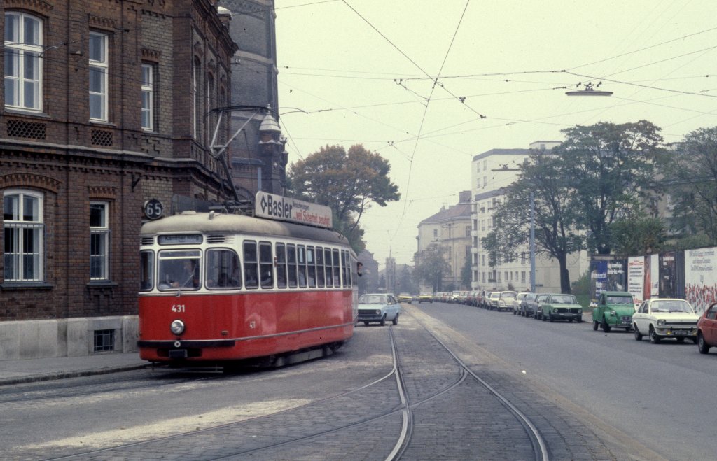 Wien WVB SL 65 (T2 431) Windtenstrasse / Raxstrasse im Oktober 1978.