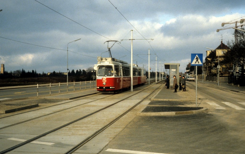 Wien WVB SL 67 (E2 4030) Neilreichgasse im Dezember 1980.