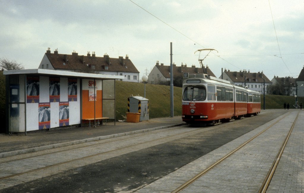 Wien WVB SL 67 (E2 4034) Frdenplatz im Dezember 1980.