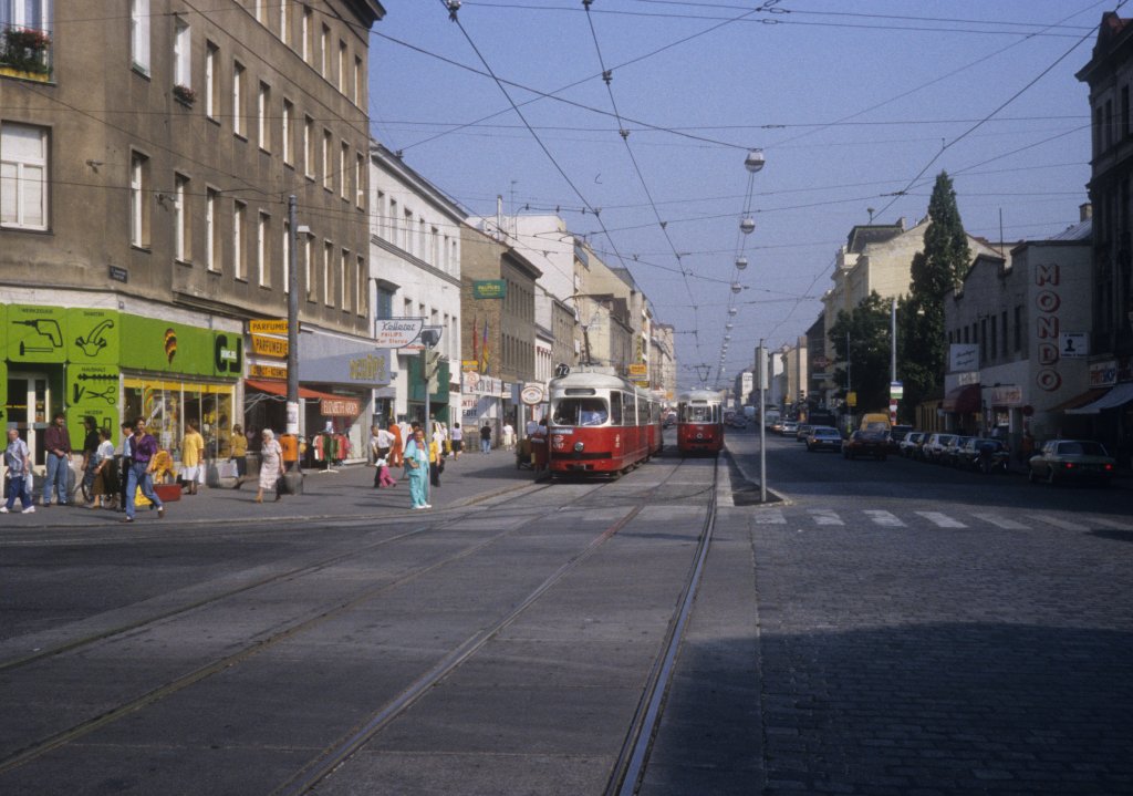 Wien WVB SL 72 (E1 4767 / c3 1182) Simmeringer Hauptstrasse / Gottschalkgasse im Juli 1992. 