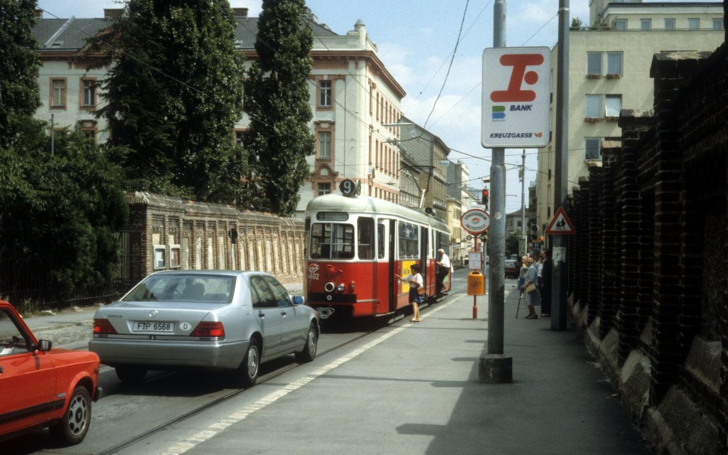 Wien WVB SL 9 (E 4602) Kreuzgasse / Vinzenzgasse im Juli 1992.