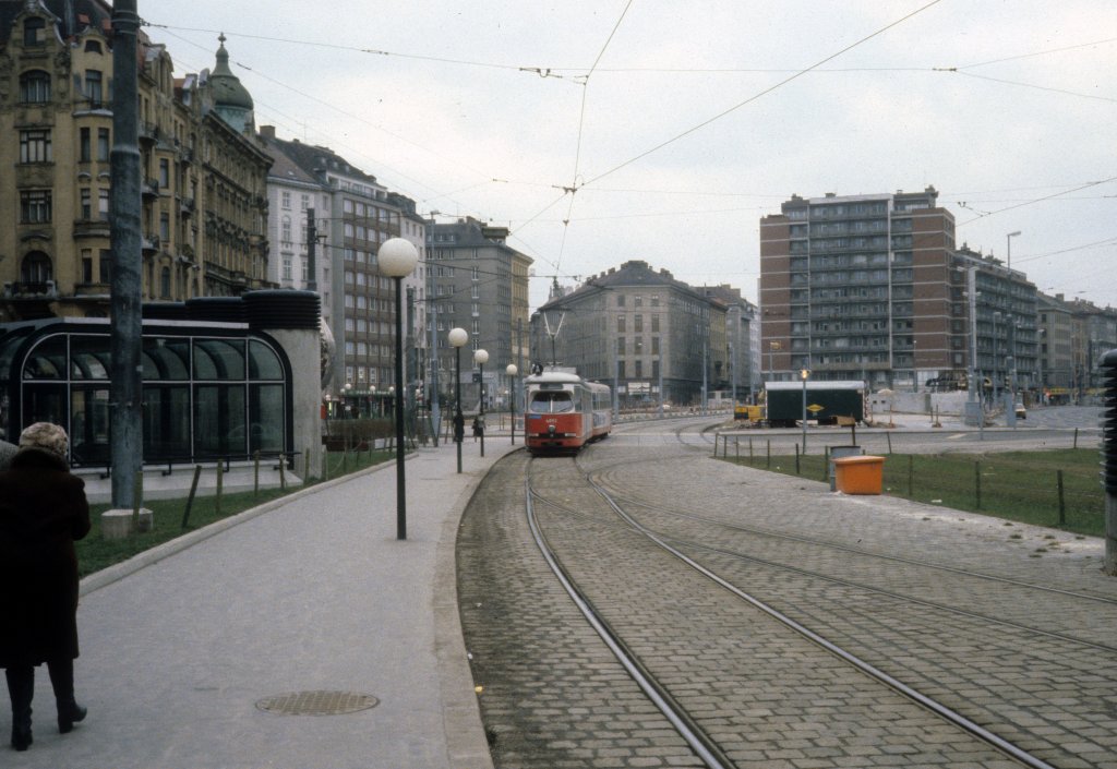 Wien WVB SL A (E1 4852) Franz-Josefs-Kai / Schwedenplatz im Dezember 1980.