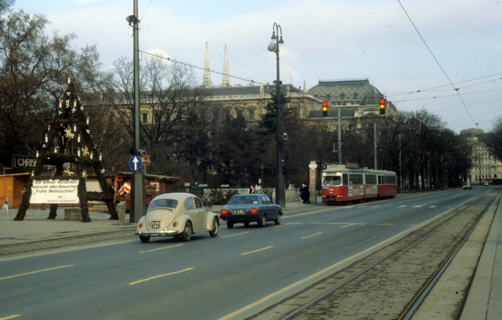 Wien WVB SL AK (E1 4560) Dr.-Karl-Lueger-Ring / Wiener Rathaus / Burgtheater im Dezember 1980.