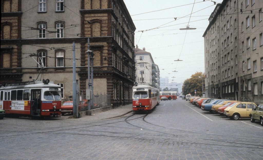 Wien WVB SL B (E1 4858) / SL 26 (E1 4724) Bahnhof Vorgarten (Ausfahrt) / Walcherstrasse im Oktober 1979.