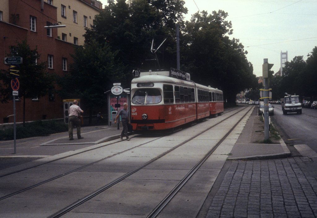 Wien WVB SL D (E1 4645) Heiligenstdter Strasse / 12. Februar-Platz im August 1994.