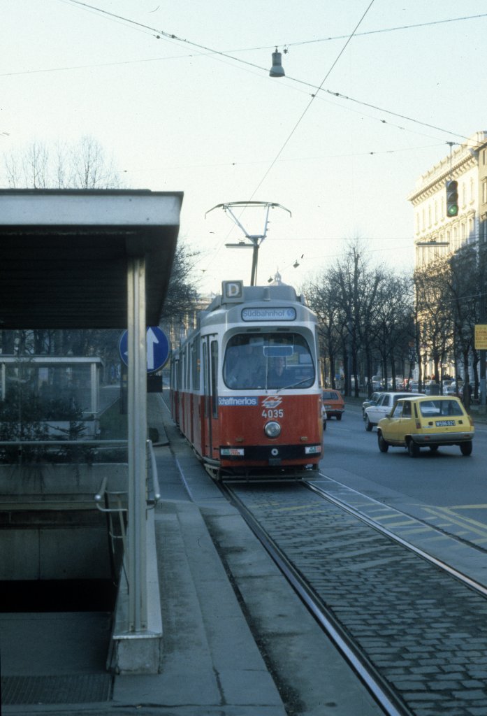 Wien WVB SL D (E2 4035) Opernring / Operngasse im Dezember 1980.