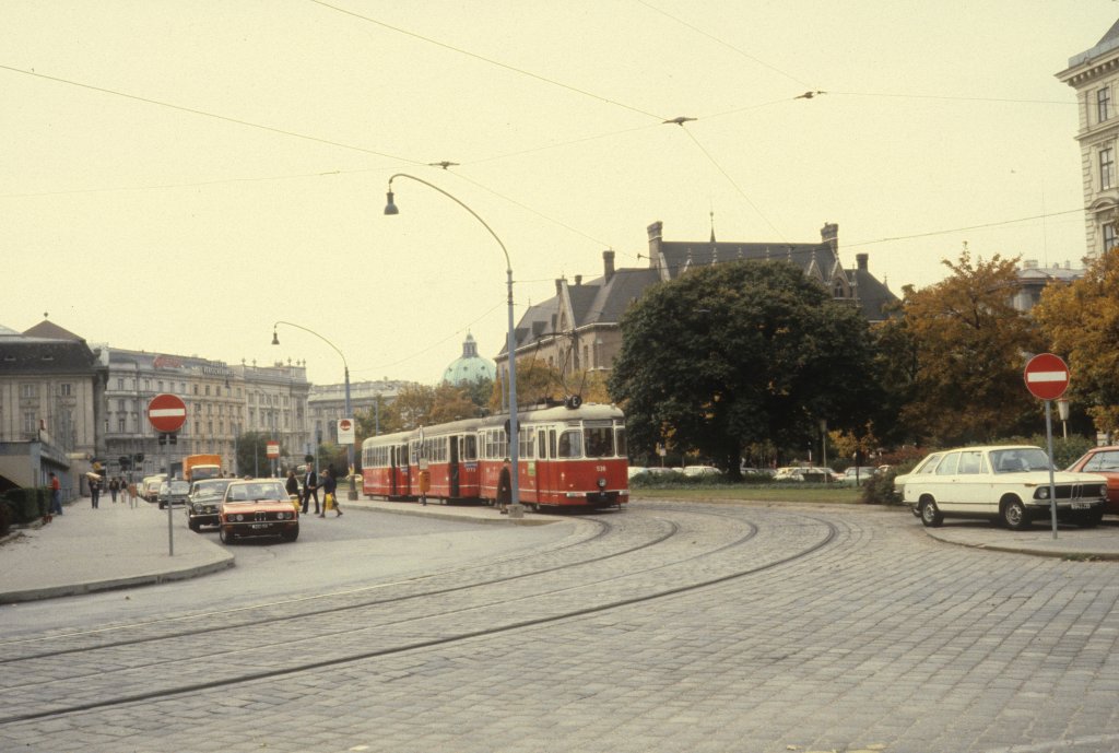 Wien WVB SL E2 (L 536 + l 1773 + l 178x) Lothringerstrasse / Johannesgasse im Oktober 1979.