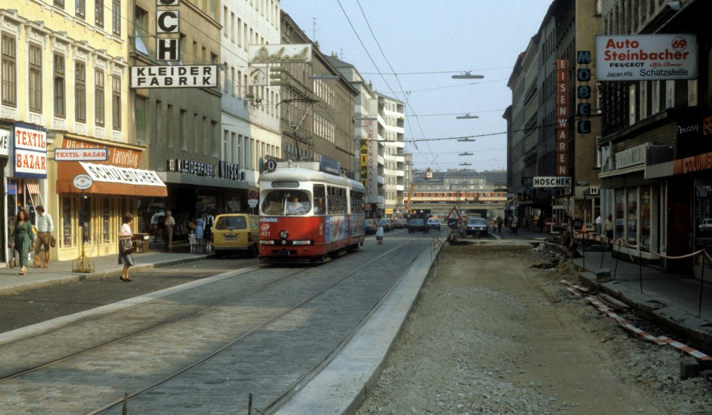Wien WVB SL O (E 4621) Favoritenstrasse / Columbusplatz im Juli 1982.