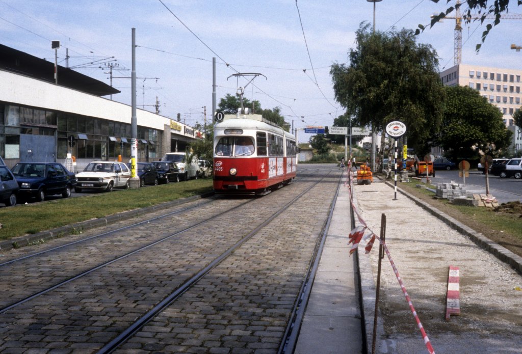 Wien WVB SL O (E 4405) Praterstern / Ausstellungsstrasse im Juli 1992.