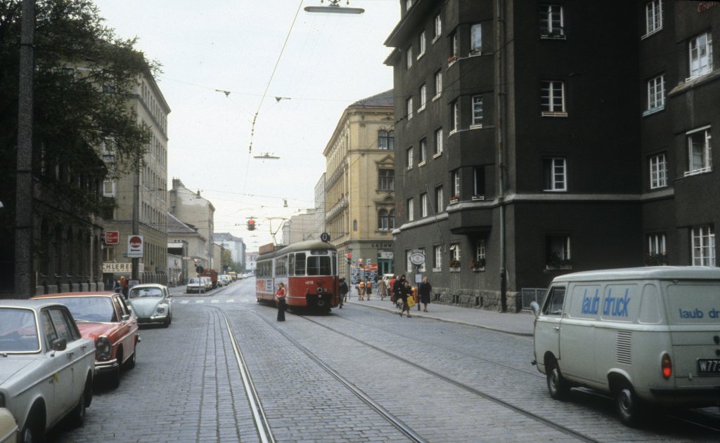 Wien WVB SL O (E1 4818) Troststrasse / Neilreichgasse im Oktober 1979.