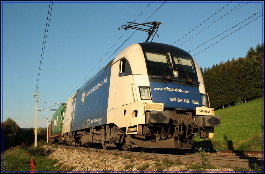 Wienerlokalbahn ES 64 U2 -064 mit Containerzug von Passau aus gen sterreich. (24.09.2010, Ingling)