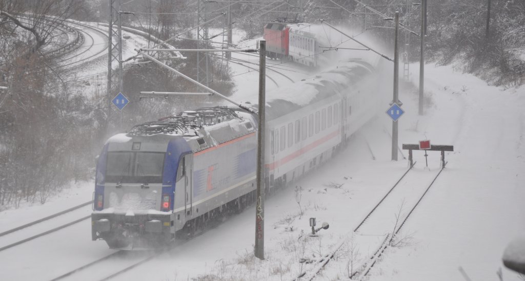 Winter in Berlin am 10.03.2013.Am Schlu des EC Leerparks 78515 nach Berlin Grunewald nur eine Wolke voller Schnee.