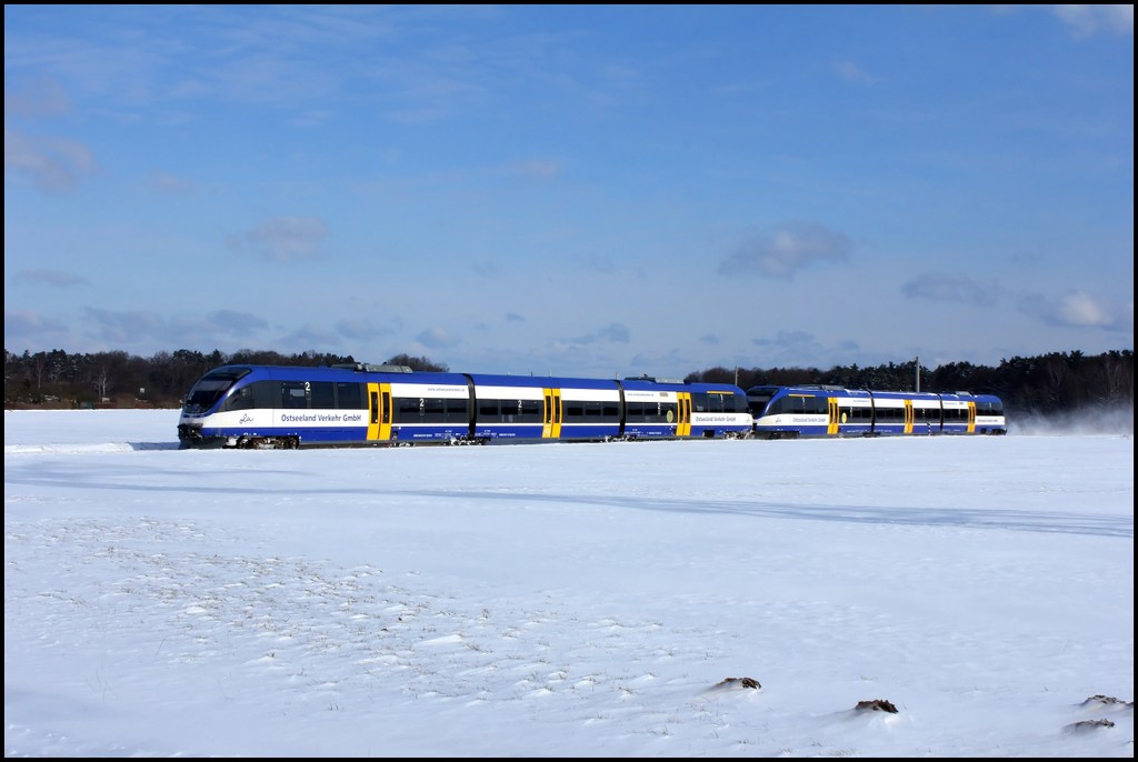 Winter, Sonne, OLA-Bahn Ostseeland Verkehr GmbH VT 0008 und VT 0010 als OLA nach Btzow mit Zugteilung in Pasewalk am 11.03.13 in Torgelow