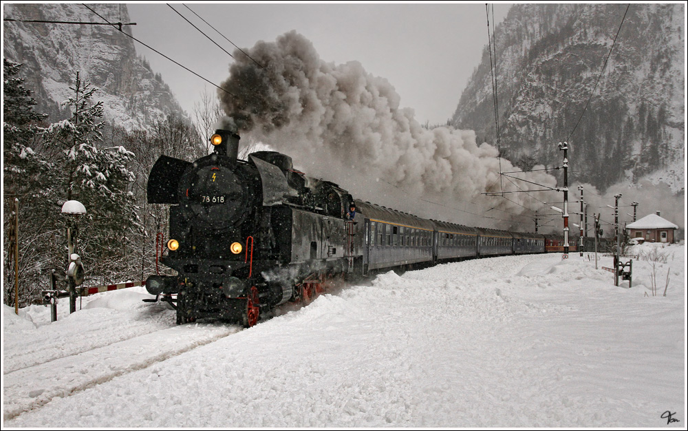 Winterdampffahrt durchs Gesuse - Unter diesem Motto fuhr die IGE Bahntouristik mit der GEG Dampflok 78.618 von Salzburg ber Linz, St.Valentin, Steyr, Hieflau  durch die beeindruckende Gesuse-Schlucht nach Selzthal.
Gesuseeingang 6.1.2012