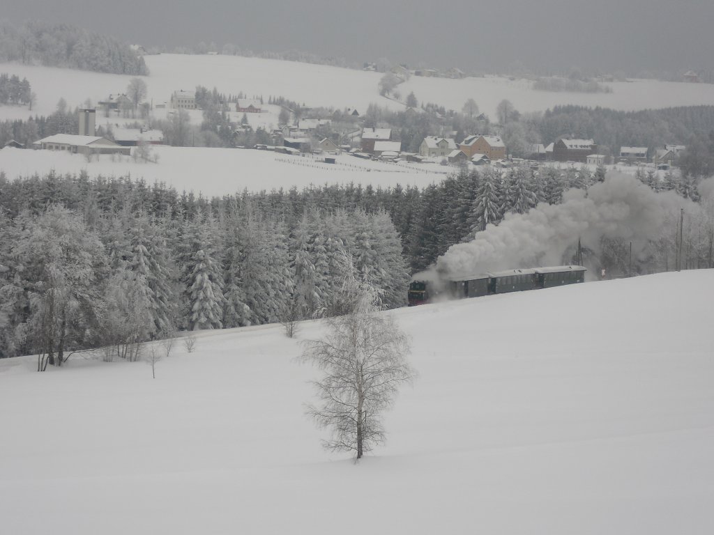 Winterferiendampf in Schnheide, am 13.02.10. 99 582 ist unterwegs von Neuheide nach Sttzengrn.