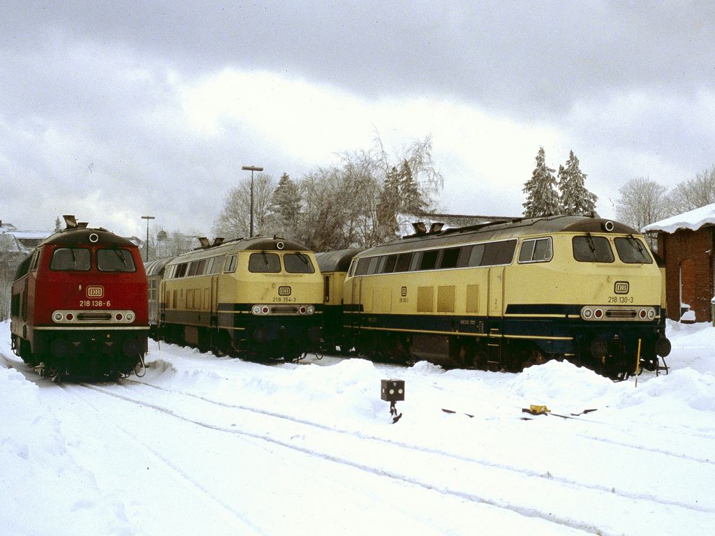 Wintersportalltag in Winterberg am 28.02.1988 mit 218 138, 154 und 130