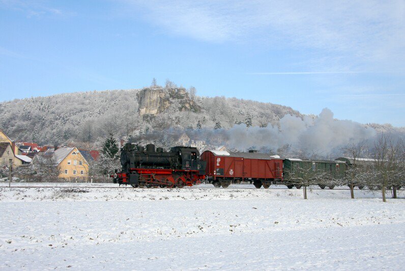 Winterstimmung im Wiesenttal: Die ELNA 6 der DFS, festgehalten am 28. November 2010 bei Streitberg.