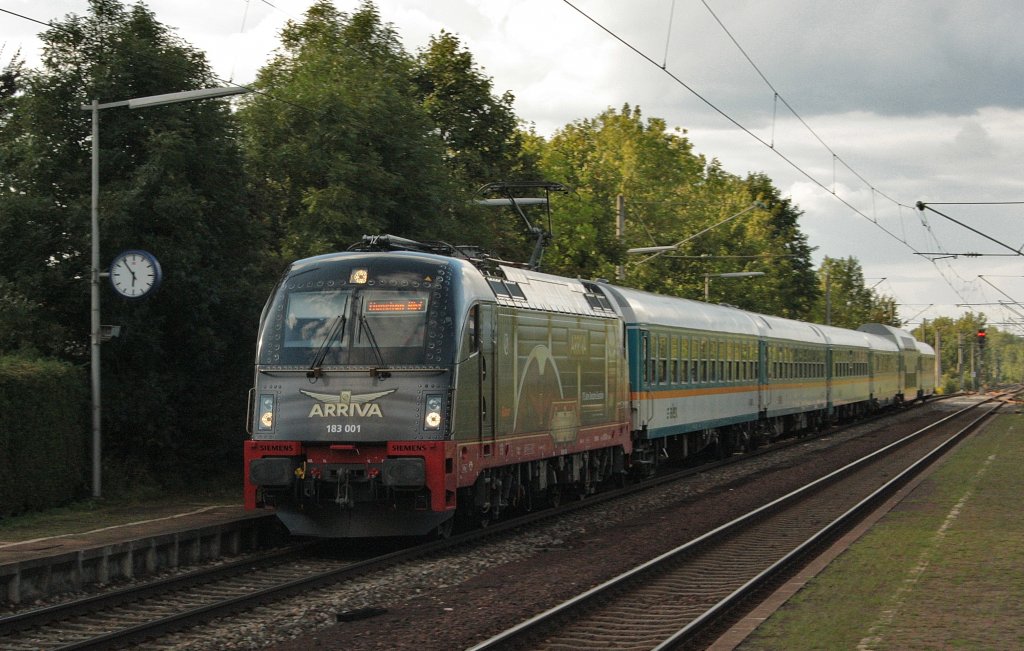 Wir schreiben den 28.08.2010, Kfering. Das Signal wird grn. Wir machten uns bereit und dann kahm er. 183 001. 