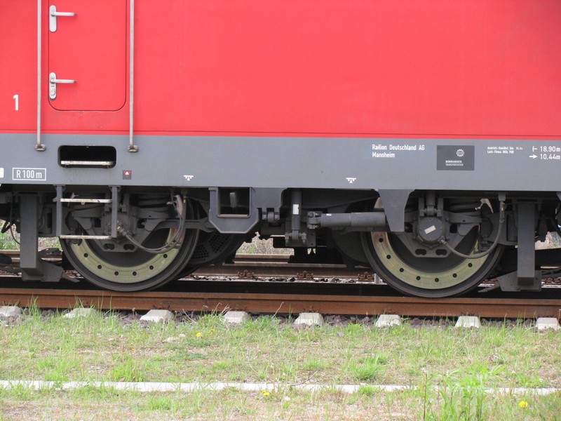 Wismar Bf; Drehgestell der El-Lok BR 185 075-9 -DB AG-, 09.05.2010