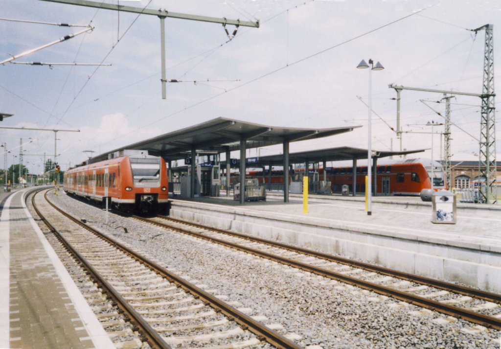 Wittenberge, neue Bahnsteige(KBS 204, 206 und 305) mit Regionalzügen (2004)