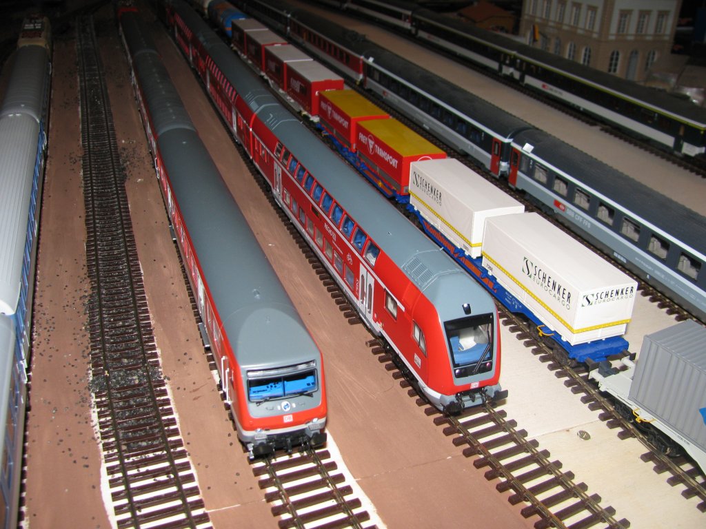 Wittenberger (Roco 62410) und Dosto - Steuerwagen Regio DB Schwarzwaldbahn( Hobbytrade 63140) nebeneinander.