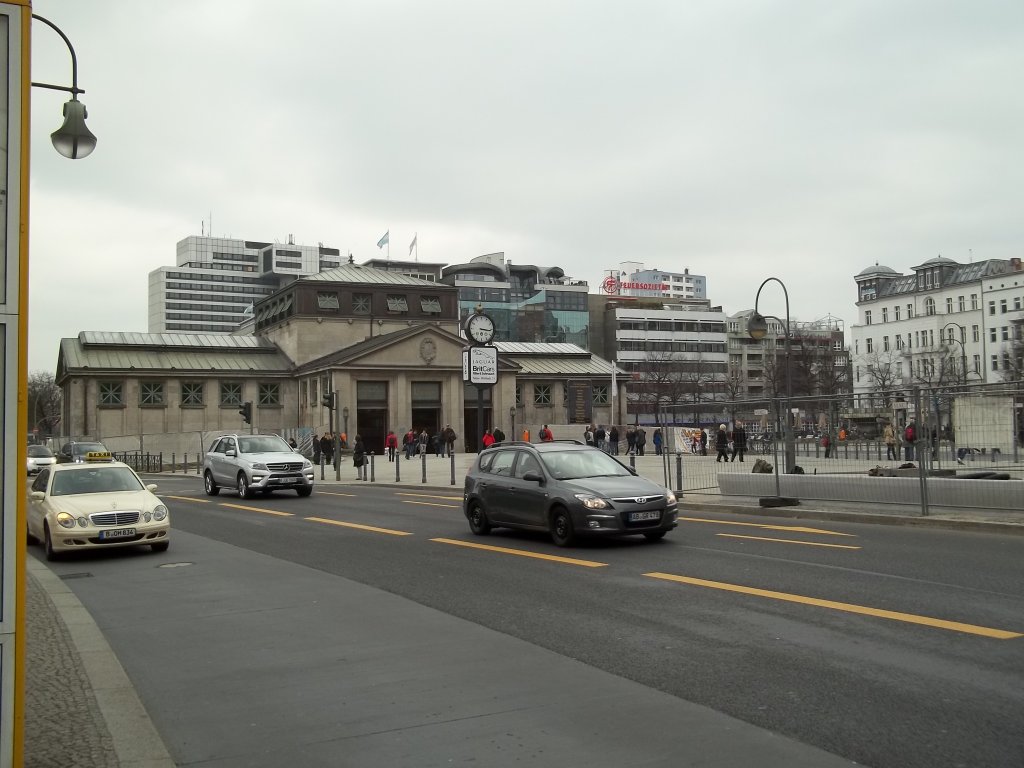 Wittenbergplatz (U1, 2 und 3), Stationsgebude von der Nordseite der Tauentzienstrae (21.03.2012)