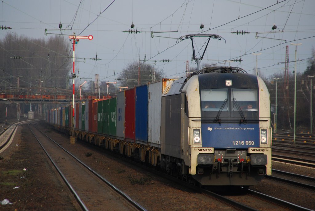 WLB 1216 950 mit einem GZ bei der Durchfahrt durch Dsseldorf Rath am 23.01.10