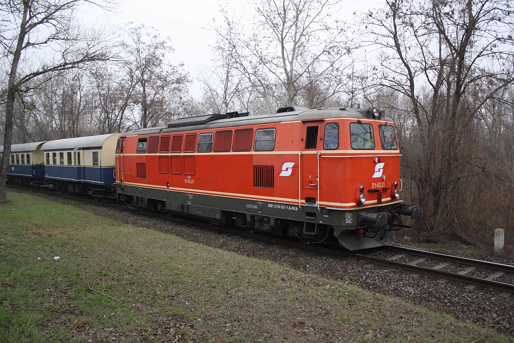 WLB 2143.21 als Nebenfahrt 14665 von Stadlau nach Lobau Hafen kurz nach der Unterfhrung unter der Ostbahn. Die Fahrt wurde vom Verein Pro-Kaltenleutgenerbahn mit Untersttzung der WLB am 30.Mrz 2013 veranstaltet.