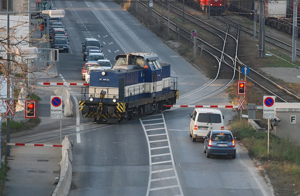 WLB 9281 20000 91-6 beim �berqueren des Handelskai in Wien am 05.12.2009.