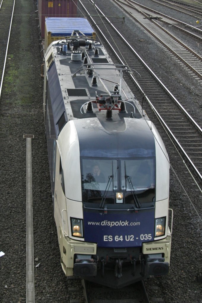 WLB ES 64 U2-035 fhrt am 23.1.10 durch Duisburg-Entenfang
