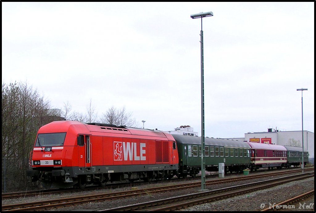 WLE 23 / Siemens ER20 abgestellt mit Ihrem Sonderzug auf Bahnhof Wilhelmshaven.Bild wurde vom Bahnbergang gemacht. 09/04/2011