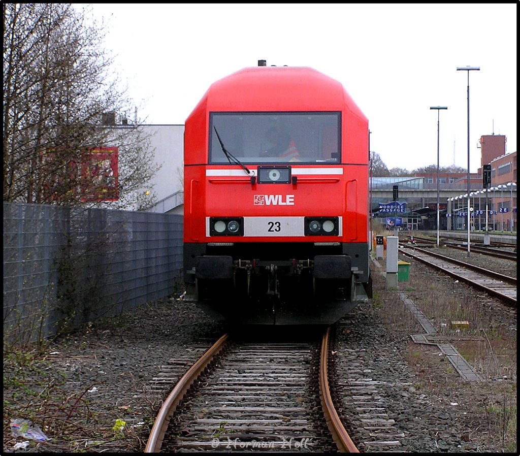 WLE 23 / Siemens ER20 im Portrait auf Bahnhof Wilhelmshaven.Bild wurde vom Bahnbergang gemacht. 09/04/2011