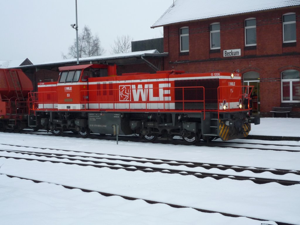 WLE 53 mit dem Kalksteinzug vor dem Bahnhof Beckum