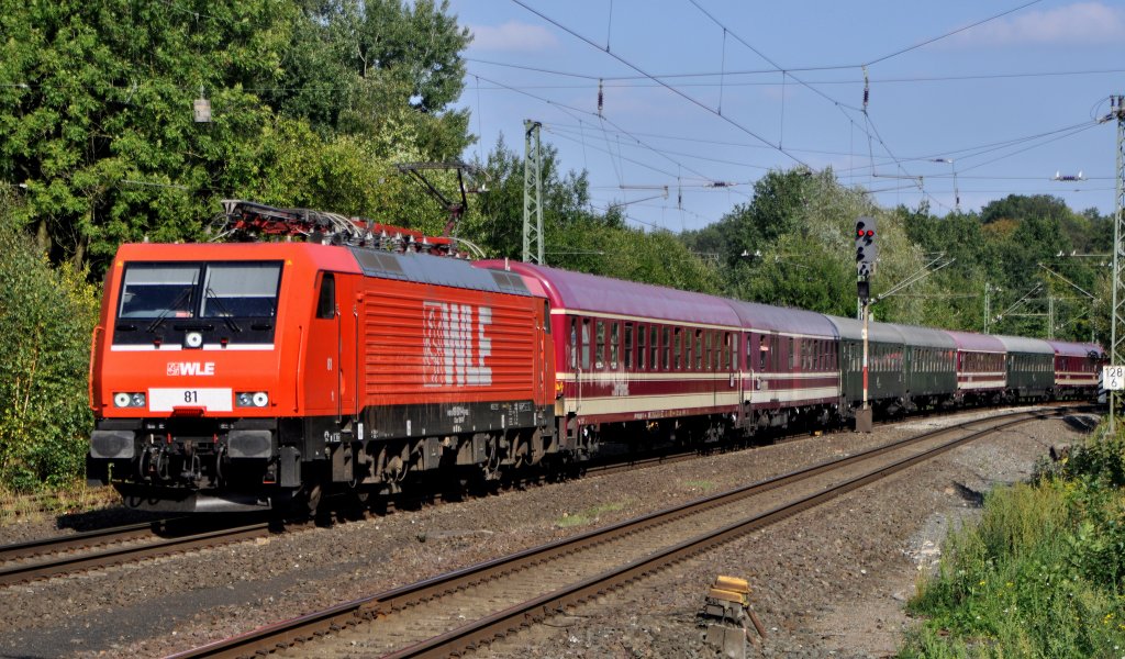 WLE 81 (189 801) durchfhrt mit einem vorwiegend aus Euro-Express-Wagen bestehenden Sonderzug am 16.09.12 den ehemaligen Bahnhof Vehrte in Richtung Osnabrck. Am Schluss des Zuges ist WLE 23 (nicht sichtbar) angehngt.