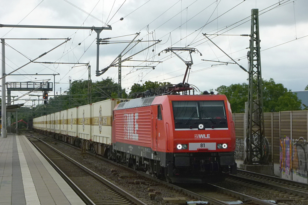 WLE 81 (189 801 ist mit dem Warsteinerzug am 12.07.2012 in Hannover Linden