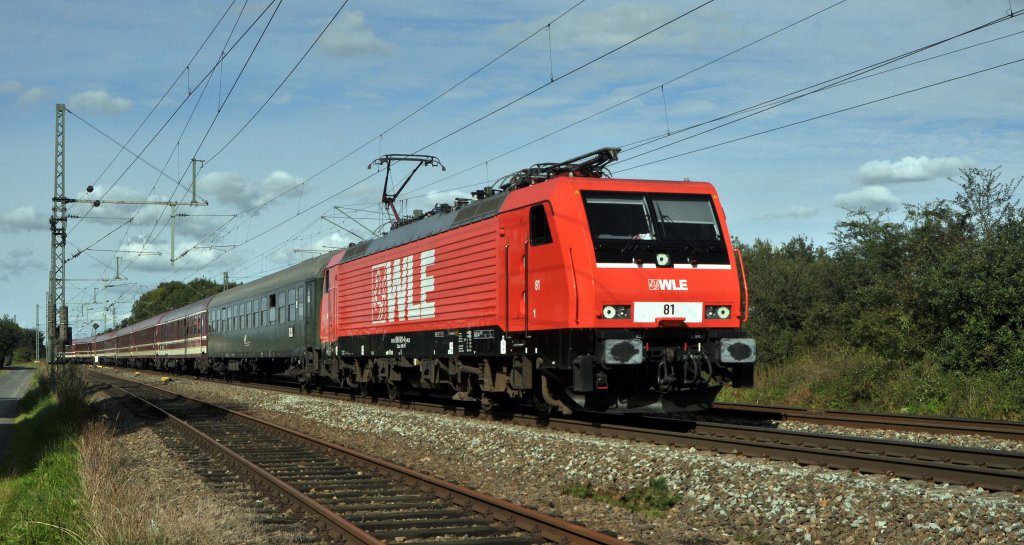 WLE 81 (189 801) mit einem fast auschließlich aus Euro-Express-Wagen bestehenden Sonderzug musste am 23.09.12 im Bahnhof Diepholz auf einem Nebengleis warten, um von einem IC überholt zu werden und setzt nun die Fahrt in Richtung Osnabrück fort. Am Zugschluss ist WLE 23 angehängt.  